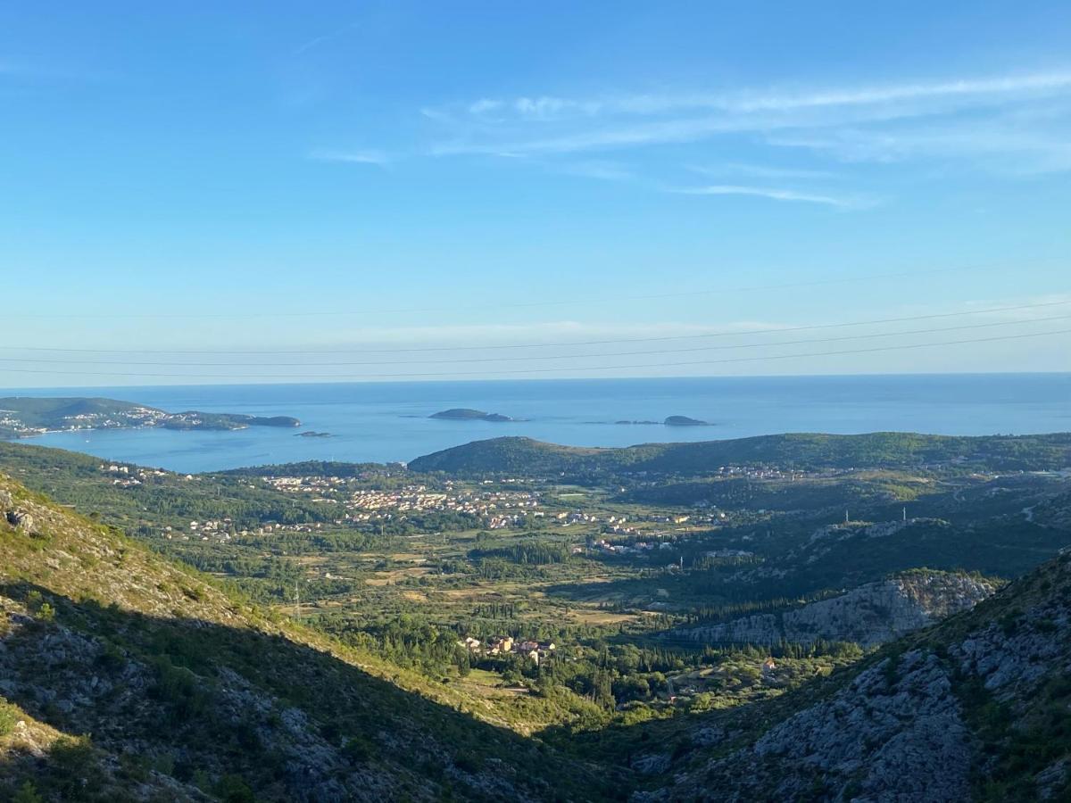 Ivanica Sveto Buitenkant foto
